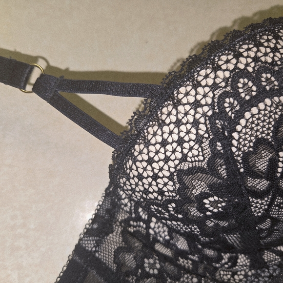 Jette Black Lace Balconette Bra with Floral Design - Picture 2 of 8